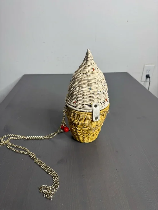 Betsey Johnson Wicker Ice Cream Cone Crossbody Bag Chain Shoulder Sprinkles - Picture 2 of 8